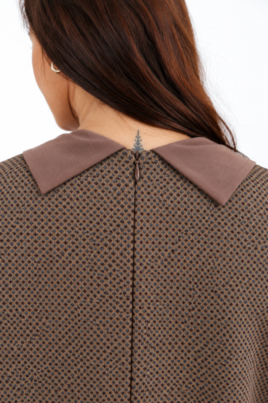 Bluza MATHILDE HAZEL din tricot maro cu buzunare si guler. Materiale naturale, design unicat, cu broderie si aplicatii handmade