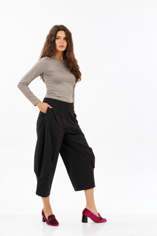 Bluza MATHILDE XENIA grej din jerse. Materiale naturale, design unicat, cu broderie si aplicatii handmade